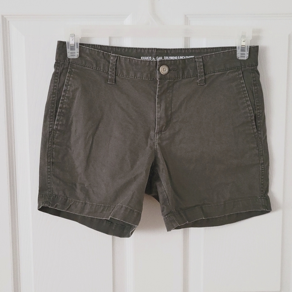 Khakis by GAP girlfriend 5 inch short size 0/25